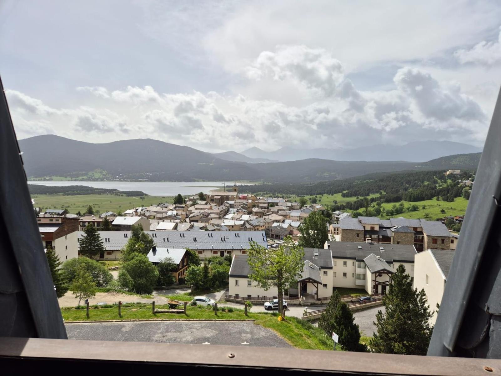 Studio Avec Loggia Les Angles - Superbe Vue Sur Lac Et Montagnes Les Angles (Pyrenees-Orientales) Exterior foto
