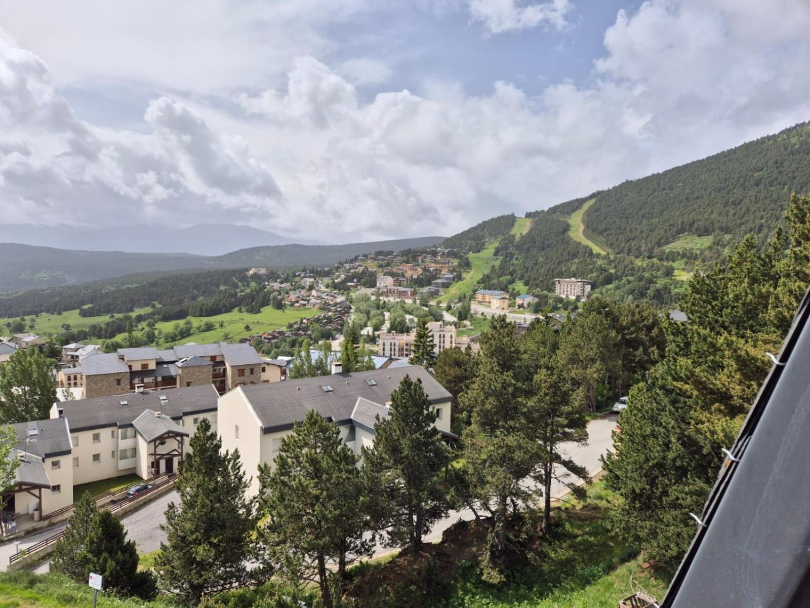 Studio Avec Loggia Les Angles - Superbe Vue Sur Lac Et Montagnes Les Angles (Pyrenees-Orientales) Exterior foto